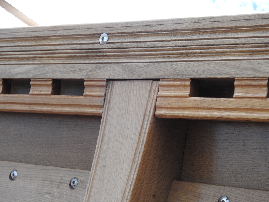 Dollbordbalken auf Endspant, darunter die Schildriemenleiste | Wikingerschiff