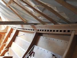 Dollbordbalken auf Endspant mit Schildriemenleiste Wikingerschiff