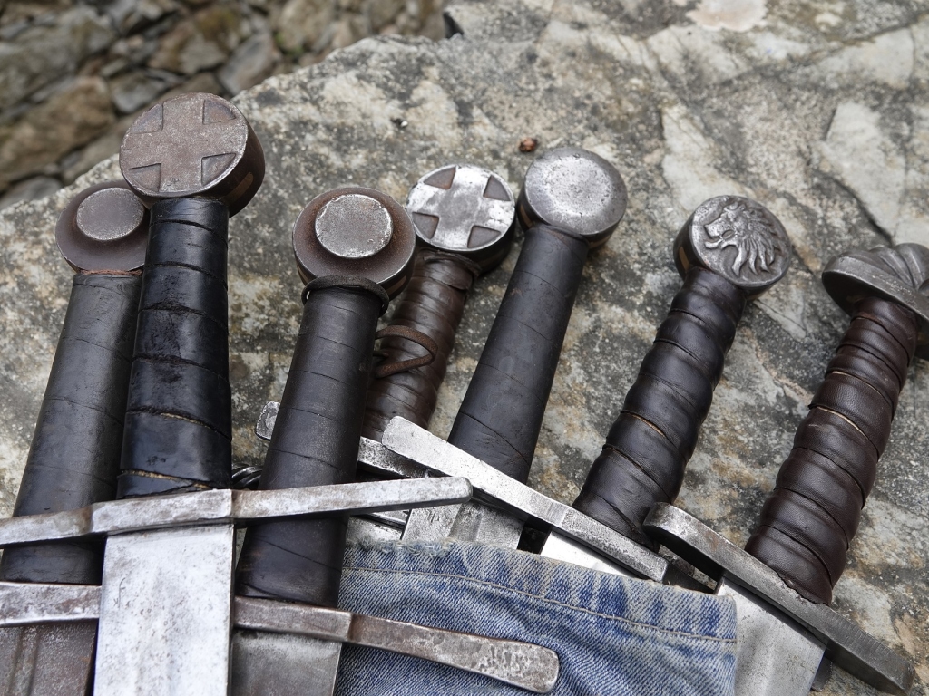 Swords © by GioeleFazzeri | pixabay