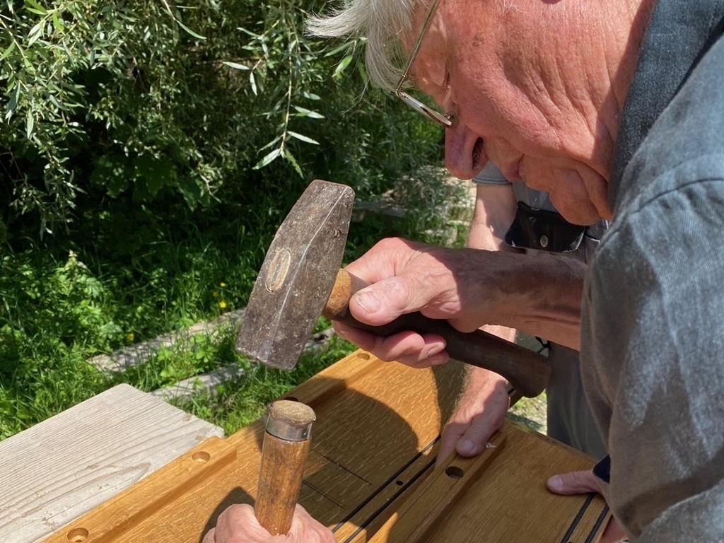 Begeisterter 93jähriger Mithelfer