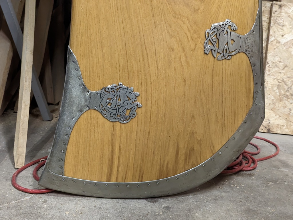 Ruderblatt mit Metallapplikationen