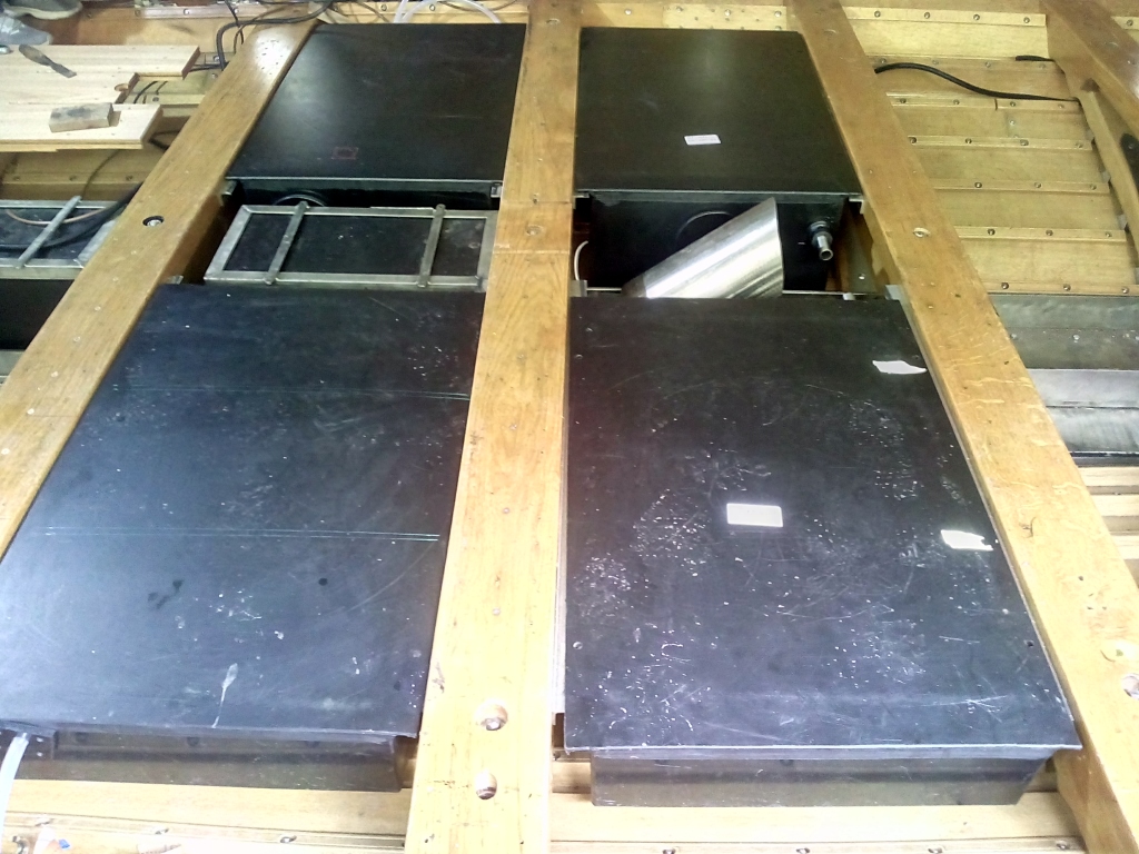 Einbau der Wassertanks ins Wikingerschiff | Oktober 2024